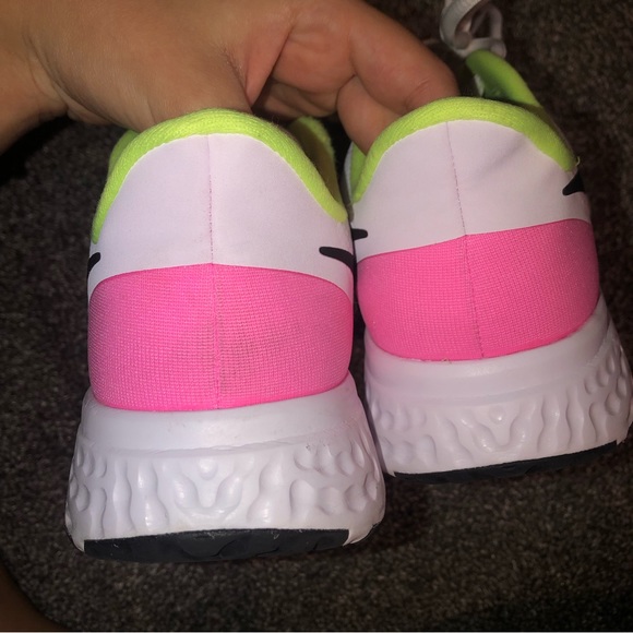 💚💕Nike Tennis Shoes💕💚 - Picture 4 of 10